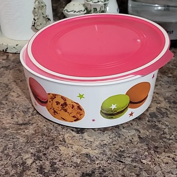 Tupperware Cookie Container - Picture 1 of 4